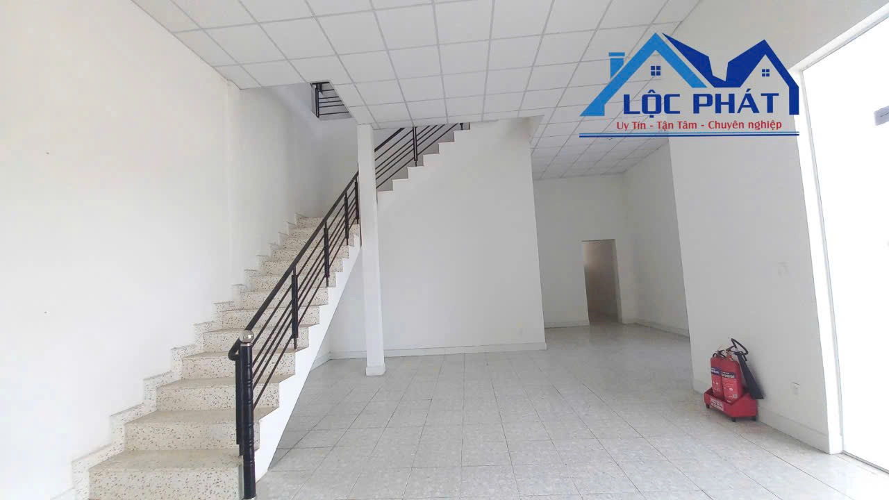 Bán nhà xưởng tại KCN Long Khánh, Đồng Nai 40.000 m2 chỉ 230 tỷ